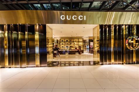 gucci stores worldwide.